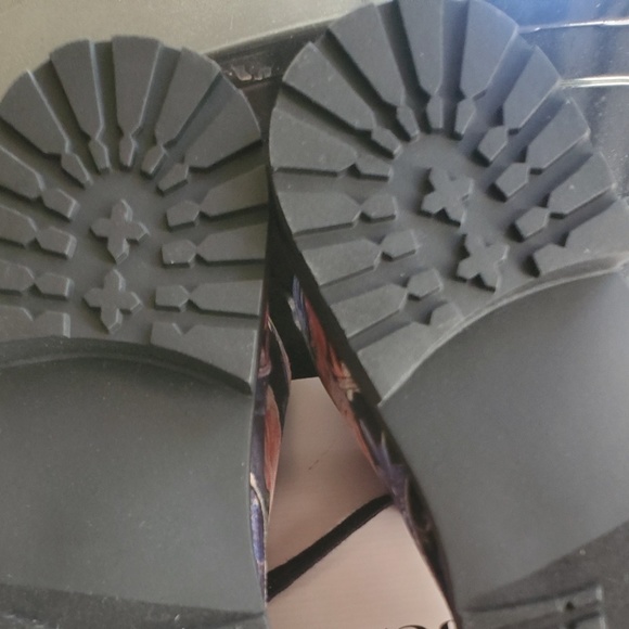 Woman Ankle Boots - Picture 4 of 4